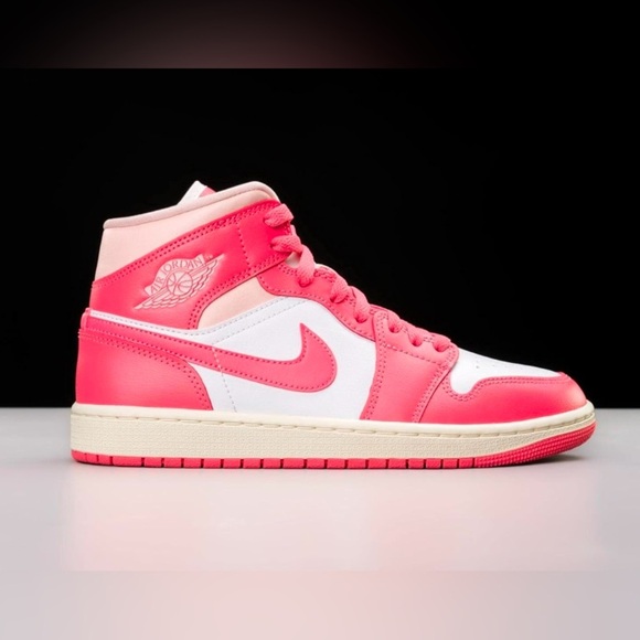 Air Jordan 1 Mid Pink Salt SZ 12 Women Like New - Picture 3 of 9